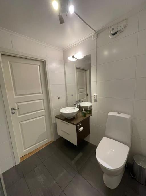 Revtind - Modern Apartment With Free Parking Нарвик Экстерьер фото